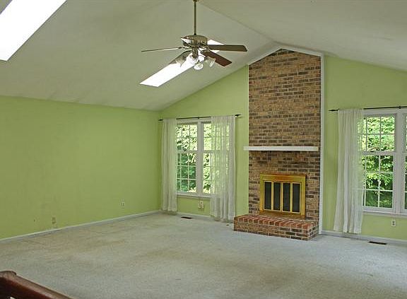 5th image of 42 Shenandoah Dr