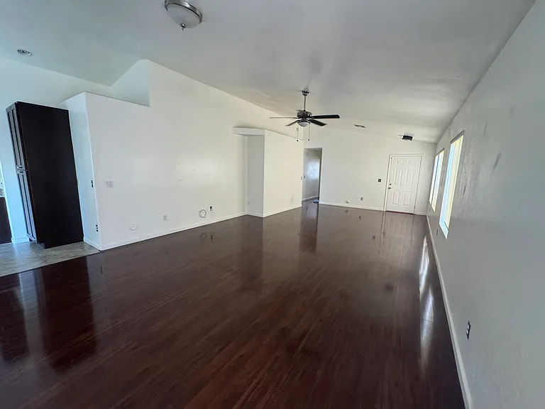 1727 E Pontiac Dr — Photo 12