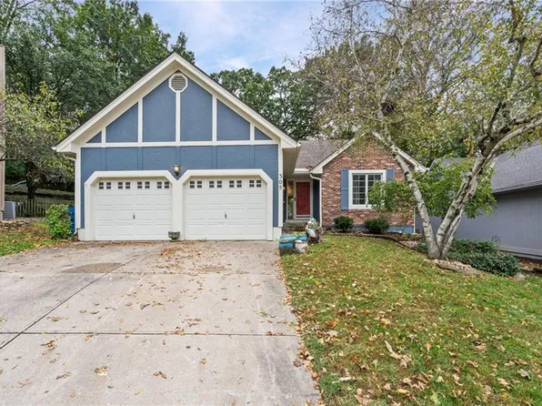 305 Lancelot Dr, Liberty, MO 64068