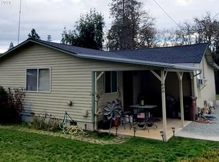 824 NE Lillian St, Myrtle Creek, OR 97457