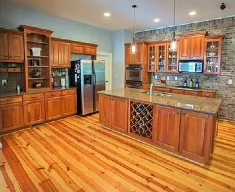 4 bed, 3500 sqft, $3,995 — Photo 3