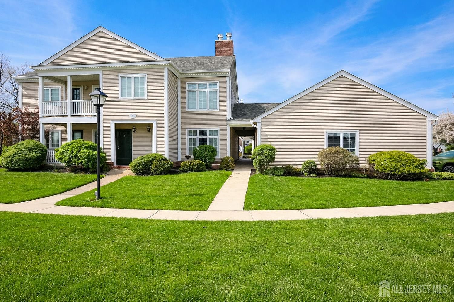 1H Rutland Ln