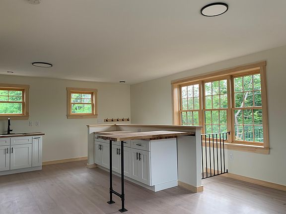 4th image of 50 Vine St