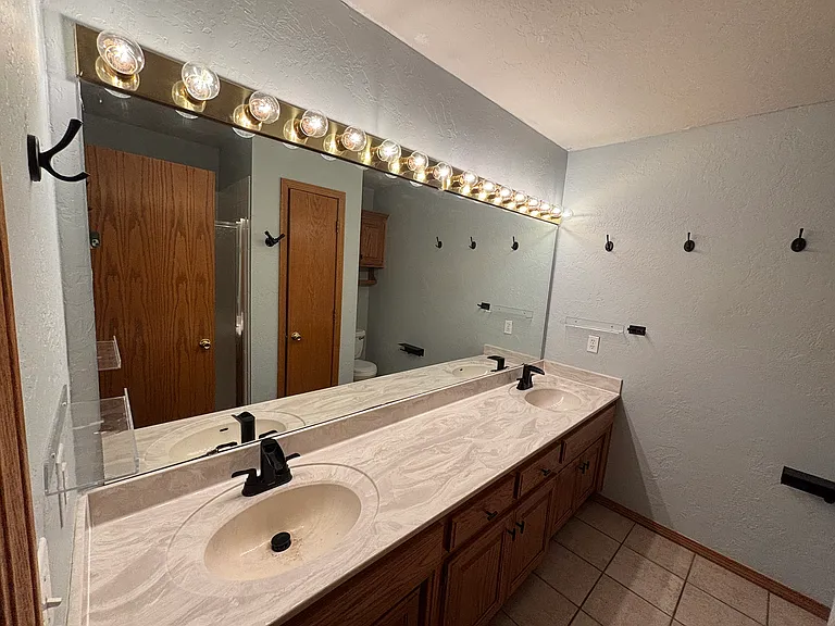 102 W Husband Ct — Photo 6
