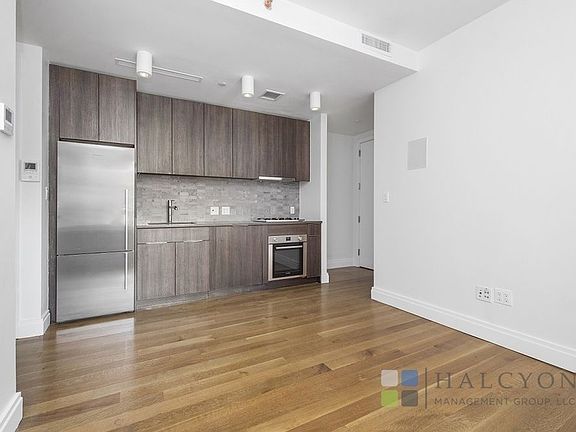 3rd image of 1329 Myrtle Ave APT 1C