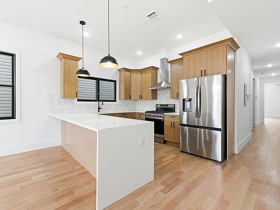 3rd image of 68 Jordan Ave Floor 2