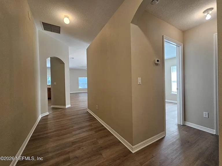 1616 Austin Ln — Photo 5