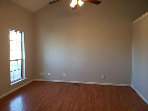 3rd image of 128 Whitehall Dr