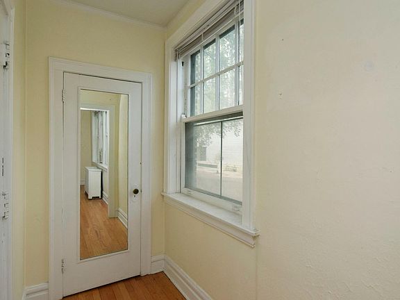 2nd image of 602 Lake St #1W