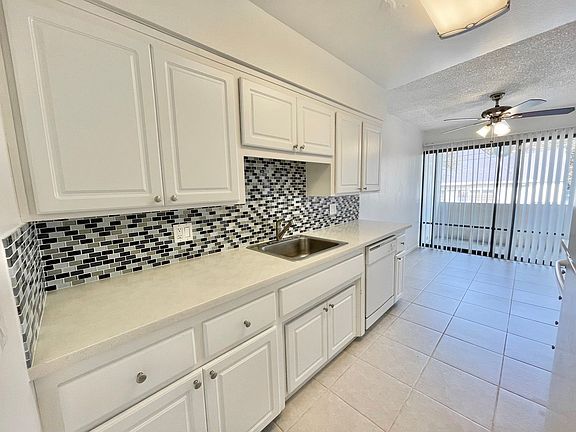 4th image of 719 27th St #7