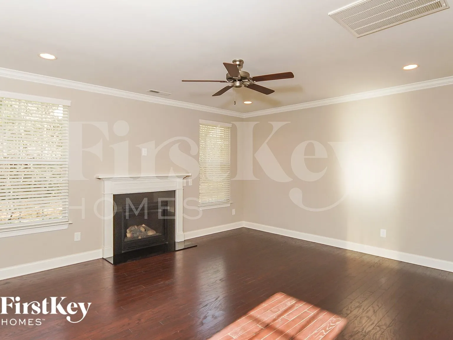 4 bed, 3.5 bath, 2689 sqft, $2,925 — Photo 2