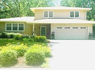 932 Eldorado Dr, Omaha, NE 68154