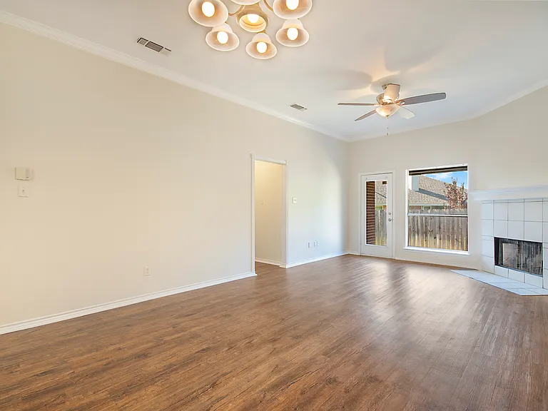 11909 Rhulen Ct — Photo 7