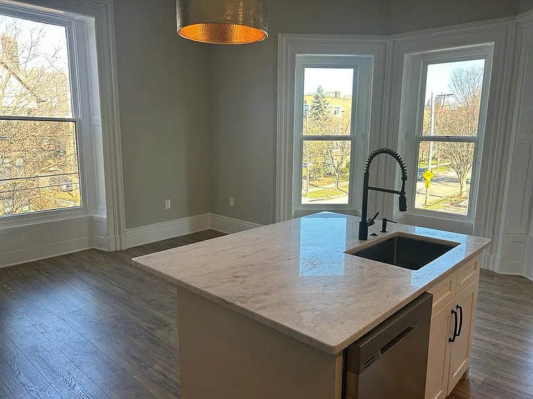3805 Franklin Blvd #201 — Photo 8