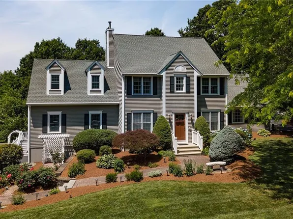 1 Chelsea Dr, North Smithfield, RI 02896