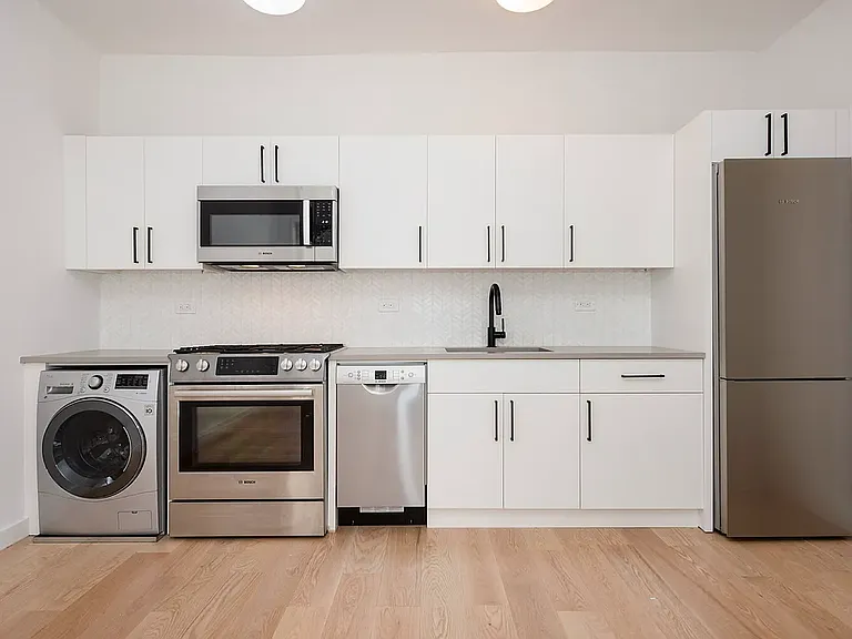 15 Crown St #5D — Photo 1