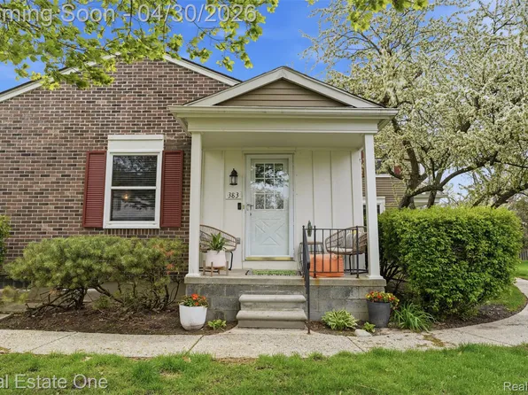 383 Neptune Dr, Walled Lake, MI 48390