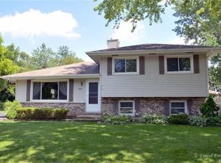6802 Columbine St, Crystal Lake, IL 60014
