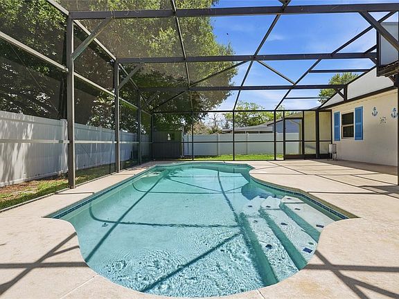 3rd image of 133 REBECCA DRIVE NE