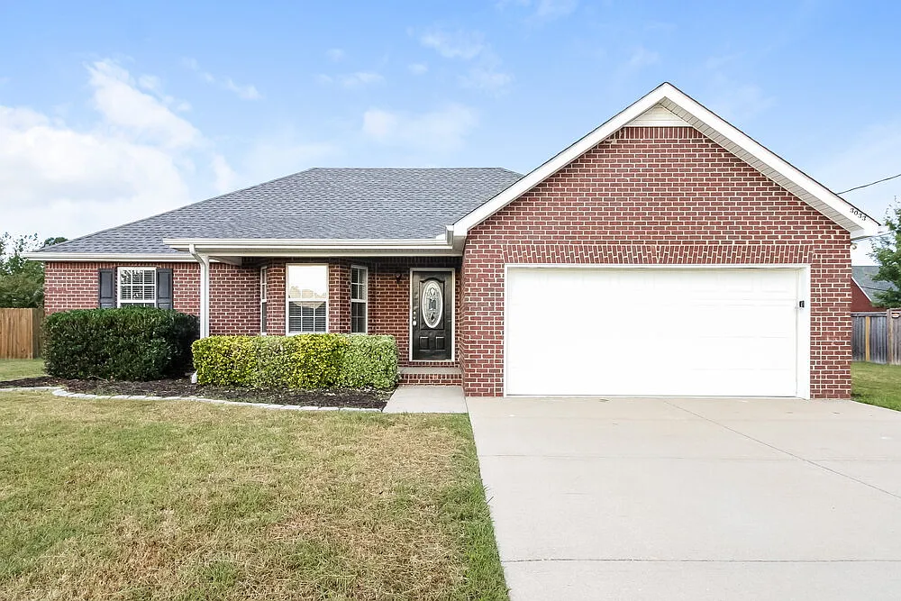 3 bed, 2.0 bath, 1382 sqft, $2,075 — Photo 1