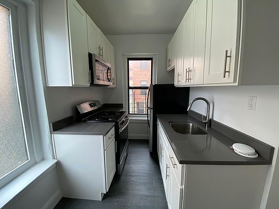 4th image of 3215 93rd St #1