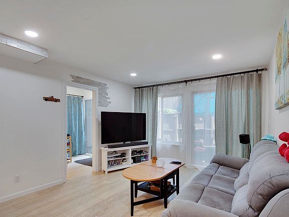 4th image of 1840 Purcell Way