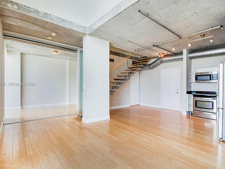 690 SW 1st Ct #Penthouse II24 — Photo 2