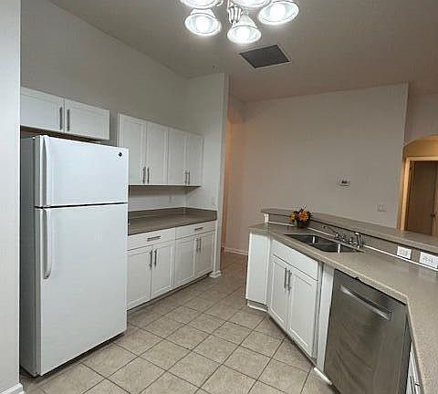 4th image of 1837 CREEKVIEW Drive