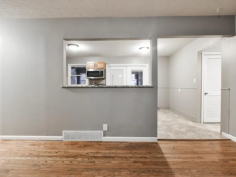 614 S Pine St — Photo 5