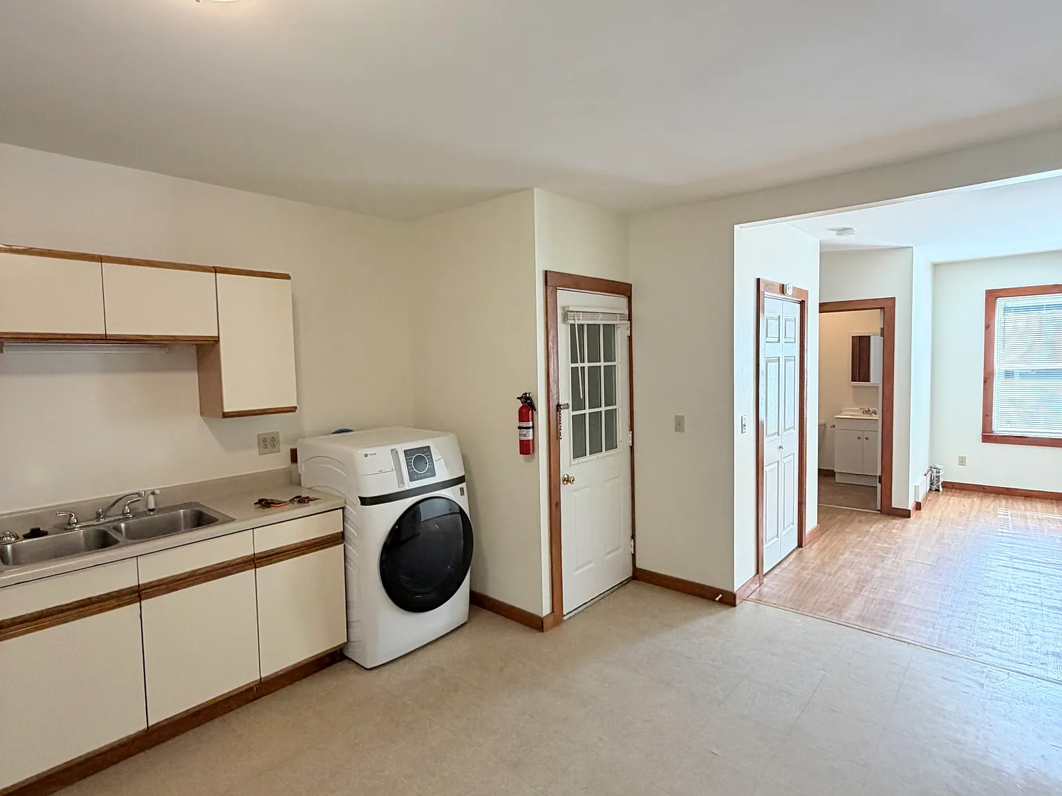 3 bed, $1,950 — Photo 2