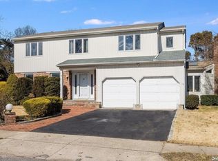 4 Neubrech Ct, Jericho, NY 11753