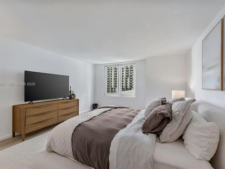 2301 Collins Ave #902 — Photo 17