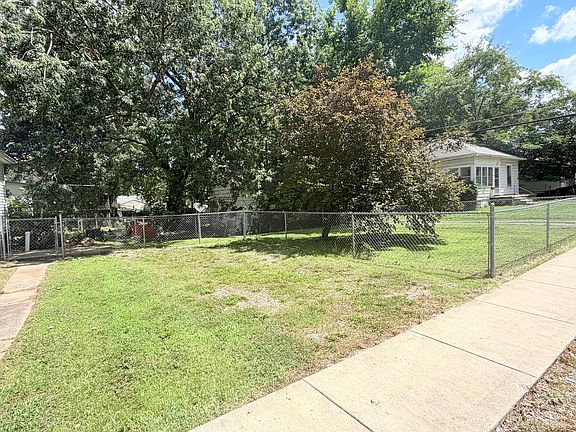 5th image of 222 W Park St