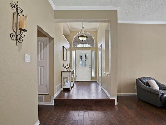 3rd image of 7905 Whispering Woods Ln