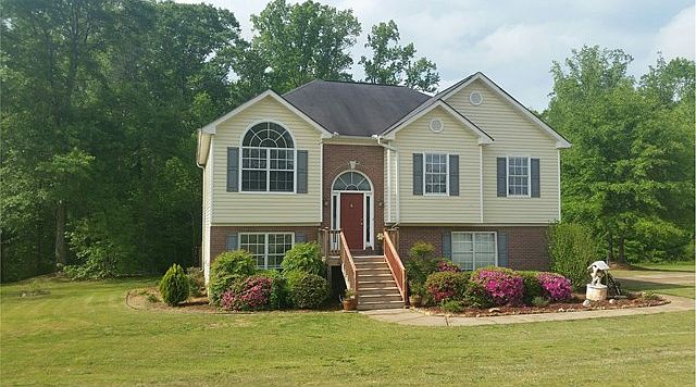 2nd image of 405 Cherilynn Ct