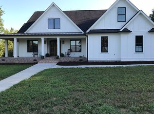 9031 Dovetail Ln, Ooltewah, TN 37363