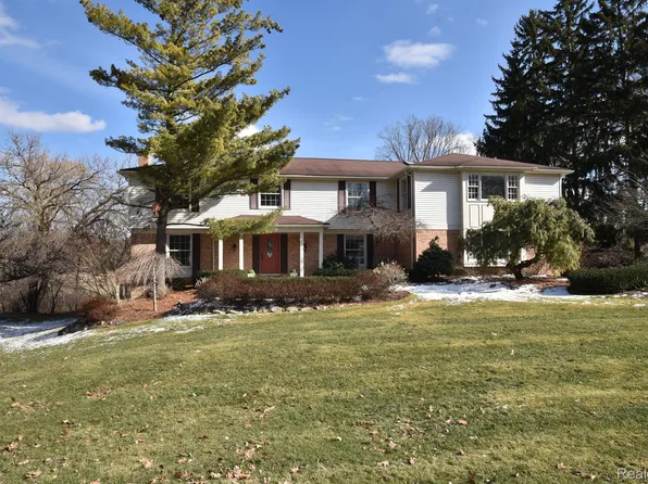 3581 Larkwood Ct, Bloomfield Hills, MI 48302