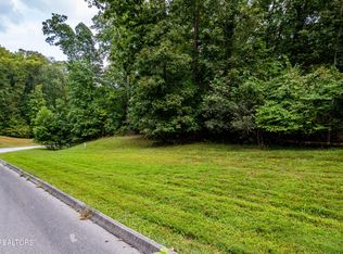 648 Quiet River Ln, Loudon, TN 37774