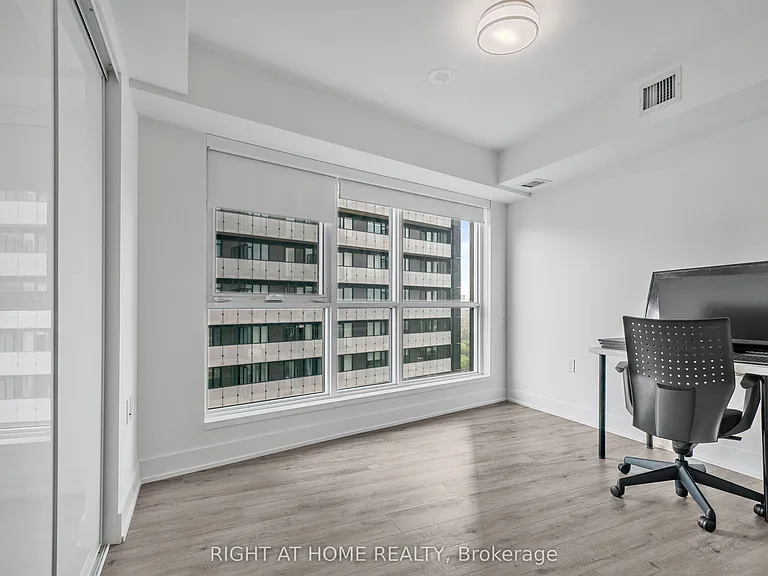 585 Bloor St E #1922 — Photo 14