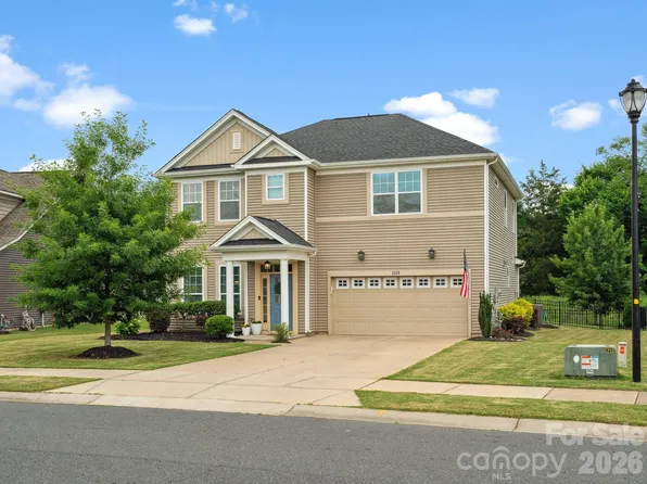 1326 Kings Grove Dr, York, SC 29745