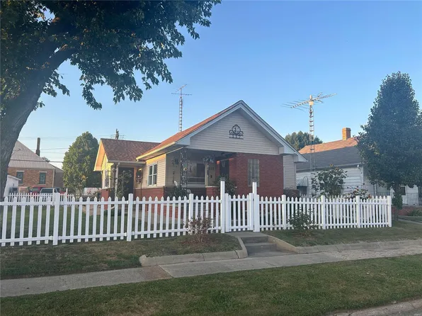 117 W Clay St, Roodhouse, IL 62082