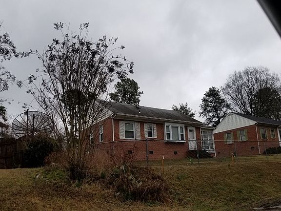 3rd image of 1702 Parlow Dr