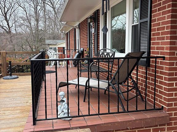 2nd image of 503 9th Ave SW