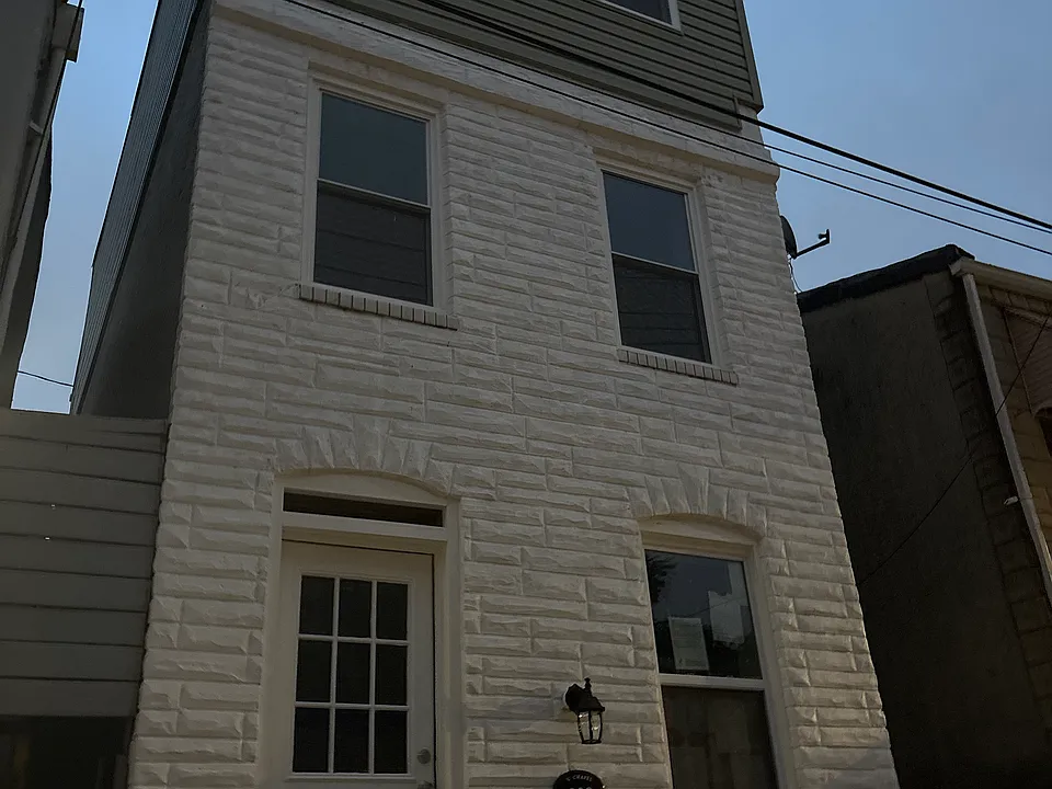 209 S Chapel St