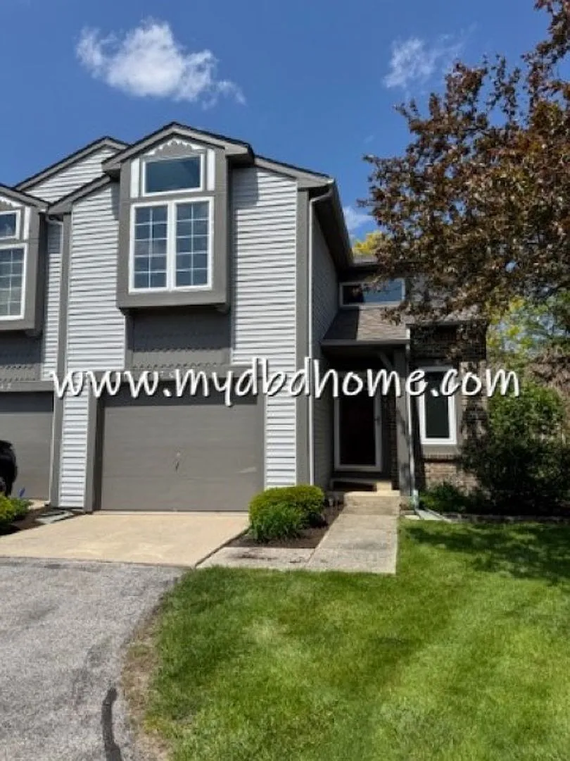 Photo 1 of 9 - 7045 Thamesford Dr - Fort Wayne, IN Primary Photo - 7045 Thamesford Dr