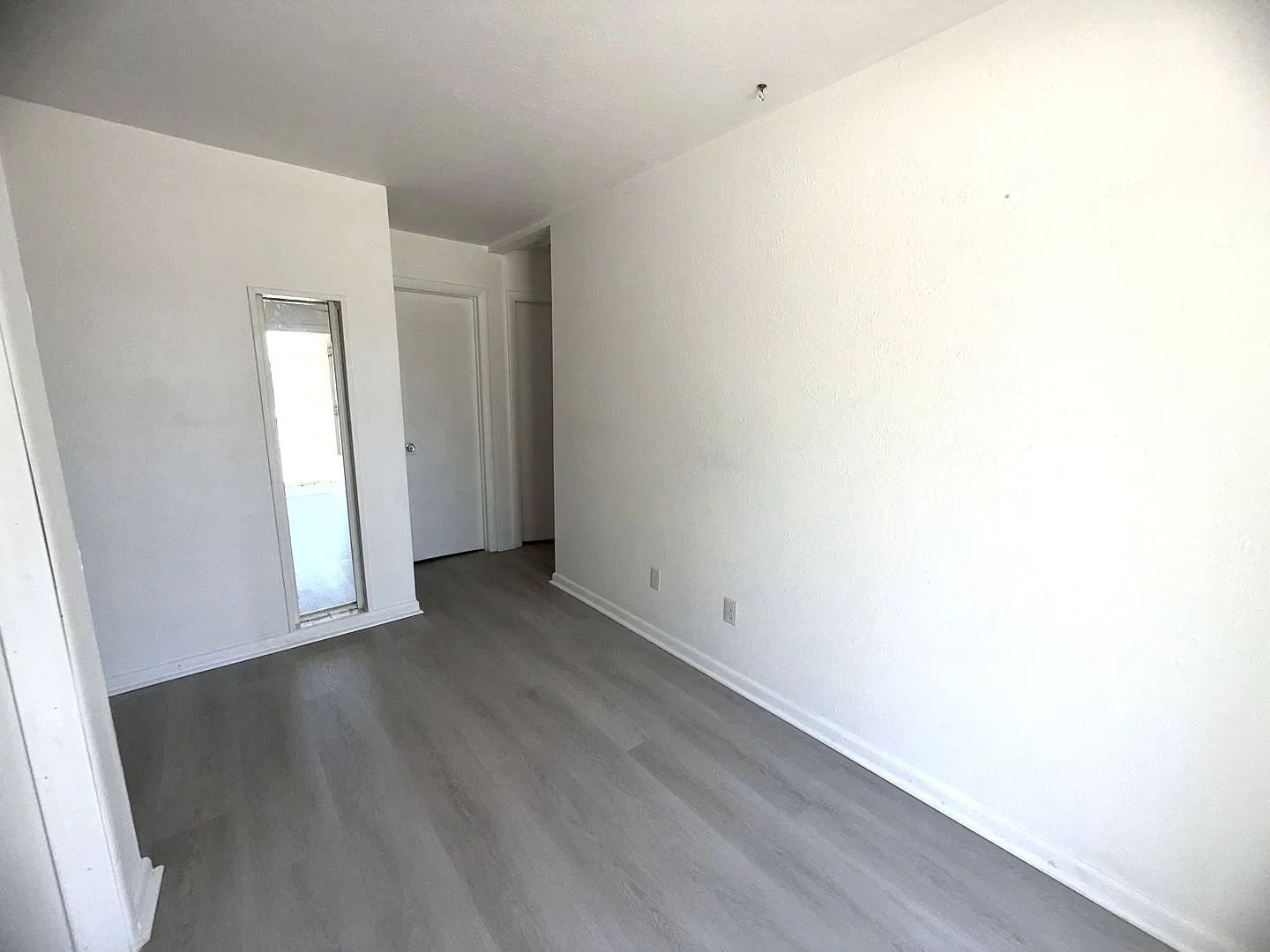 First Month Rent Free! 3/1 Home In Ft. Myers Sec. 8 Friendly! — Photo 4