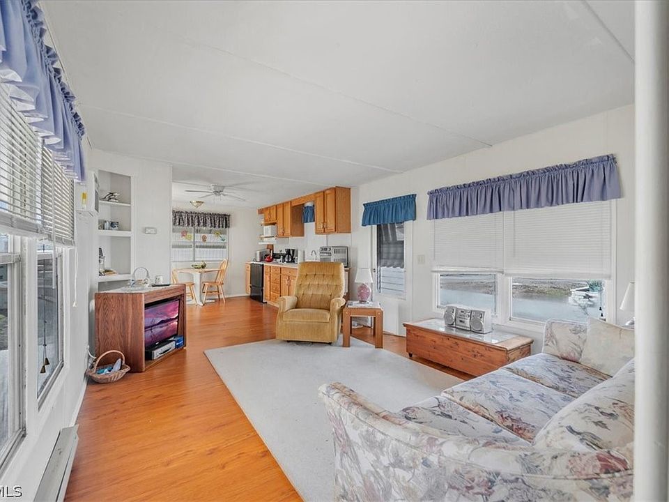 1st image of 329 Lantern Ln