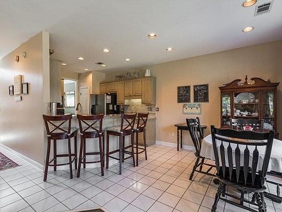 4th image of 515 Birch Forest Ln
