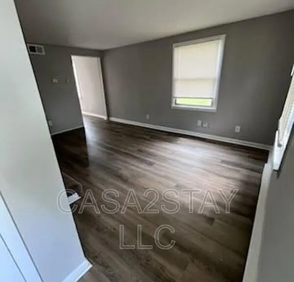 541 Hanover Dr #4 — Photo 2