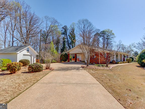 3rd image of 3410 Maynard Cir